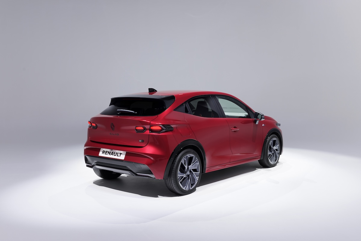 IAA 2025: Renault svela la Clio, rivoluzione ibrida da 160 cv