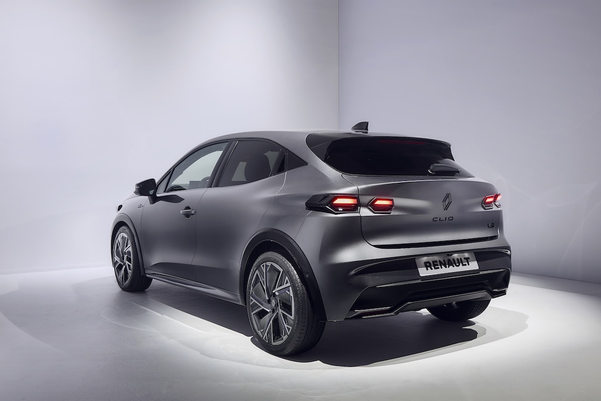 IAA 2025: Renault svela la Clio, rivoluzione ibrida da 160 cv