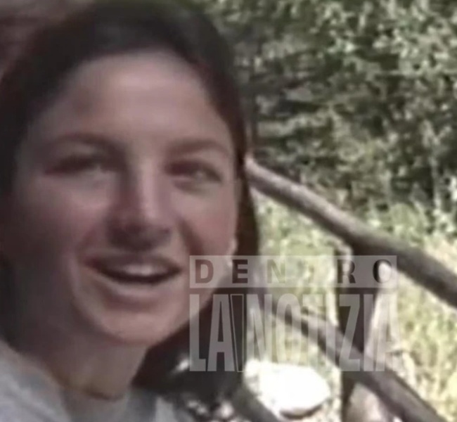 Delitto di Garlasco, i toccanti video inediti della giovane Chiara Poggi assieme alla famiglia Delitto di Garlasco, i toccanti video inediti della giovane Chiara Poggi assieme alla famiglia