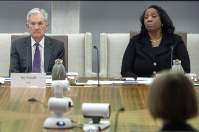 Fed, Trump ko: uno a zero per la banca centrale: giudice Usa blocca il tentativo del tycoon di licenziare Lisa Cook