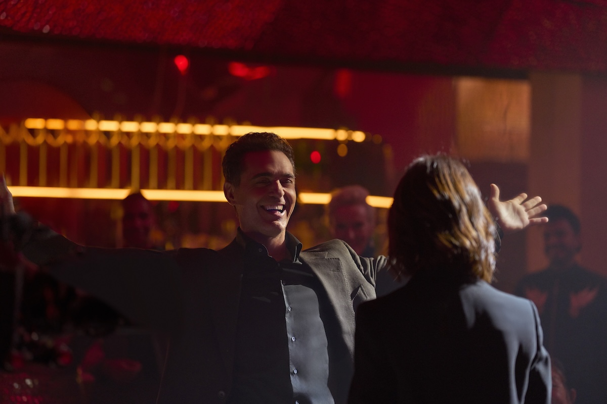 Alfa Romeo Junior, Pedro Alonso incanta nel nuovo film Alfa Romeo Junior, Pedro Alonso incanta nel nuovo film