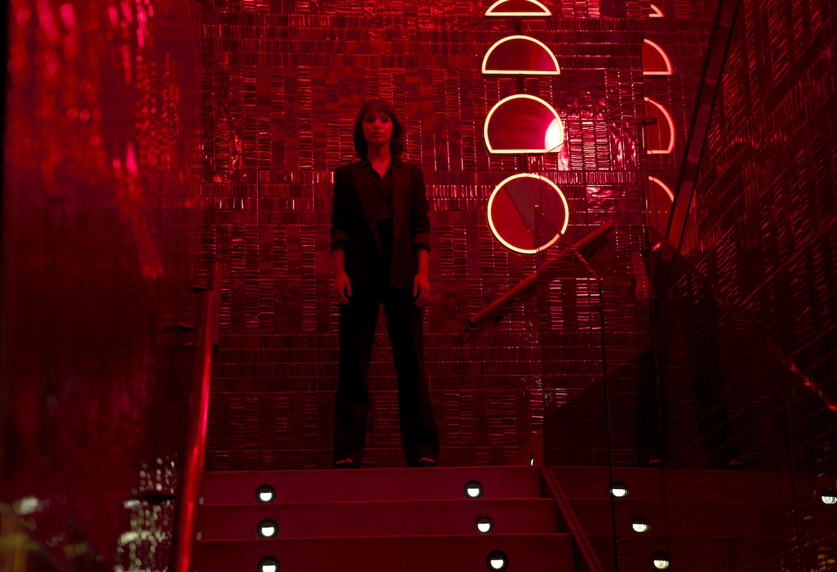 Alfa Romeo Junior, Pedro Alonso incanta nel nuovo film Alfa Romeo Junior, Pedro Alonso incanta nel nuovo film