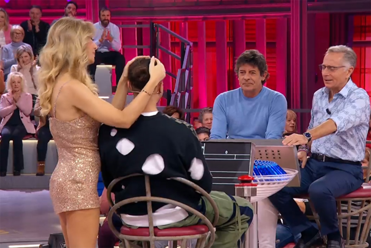 Ascolti tv, La Ruota della Fortuna gira sui 5 milioni: Affari Tuoi non tiene il passo – Bonolis accelera, ma Insegno è lontano / Top e Flop Ascolti tv, La Ruota della Fortuna gira sui 5 milioni: Affari Tuoi non tiene il passo – Bonolis accelera, ma Insegno è lontano / Top e Flop