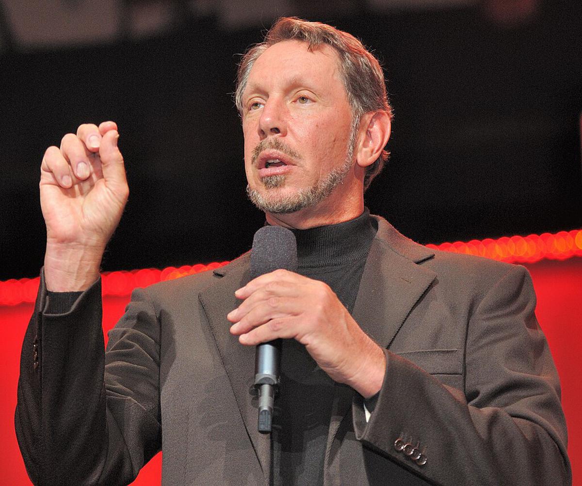 Musk perde lo scettro: chi è Larry Ellison, l’81enne più ricco al mondo che in un giorno ha incassato 100 miliardi con Oracle