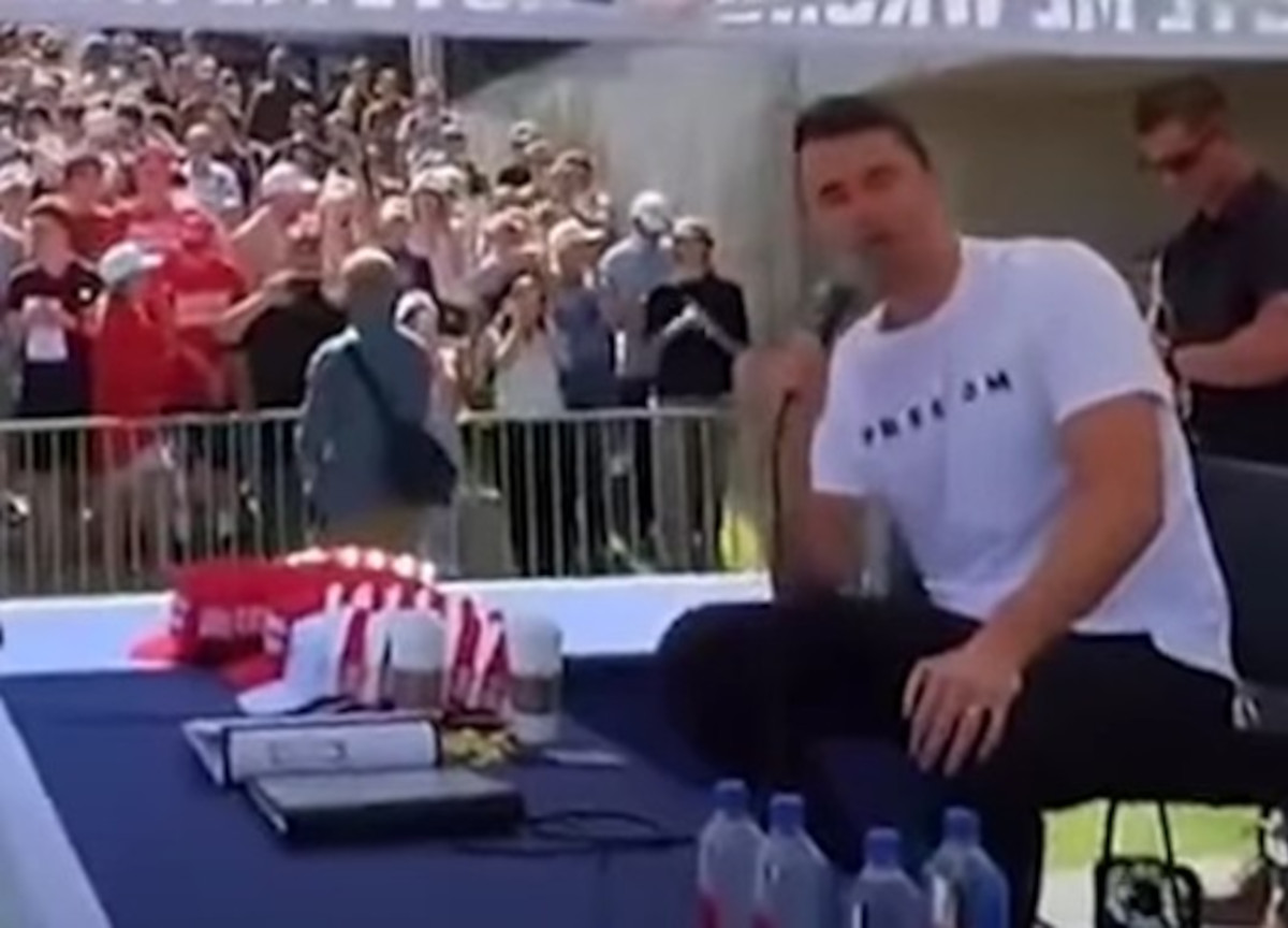 Chi era Charlie Kirk, il 31enne complottista e trumpiano ucciso. Colpo fatale dopo una risposta contro i transgender Chi era Charlie Kirk, il 31enne complottista e trumpiano ucciso. Colpo fatale dopo una risposta contro i transgender