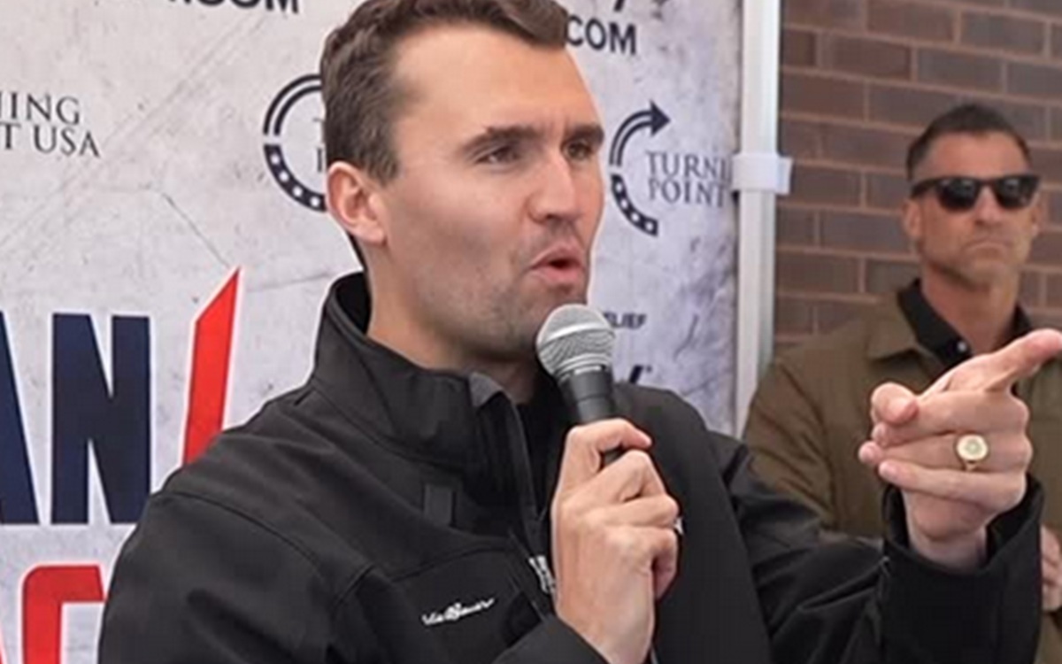 Charlie Kirk, il coraggio delle idee (anche non condivisibili) e uno sparo che risveglia i mostri Charlie Kirk, il coraggio delle idee (anche non condivisibili) e uno sparo che risveglia i mostri
