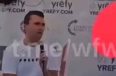 Charlie Kirk, il momento dello sparo e la morte dell’influencer preferito di Trump. IMMAGINI FORTI. VIDEO