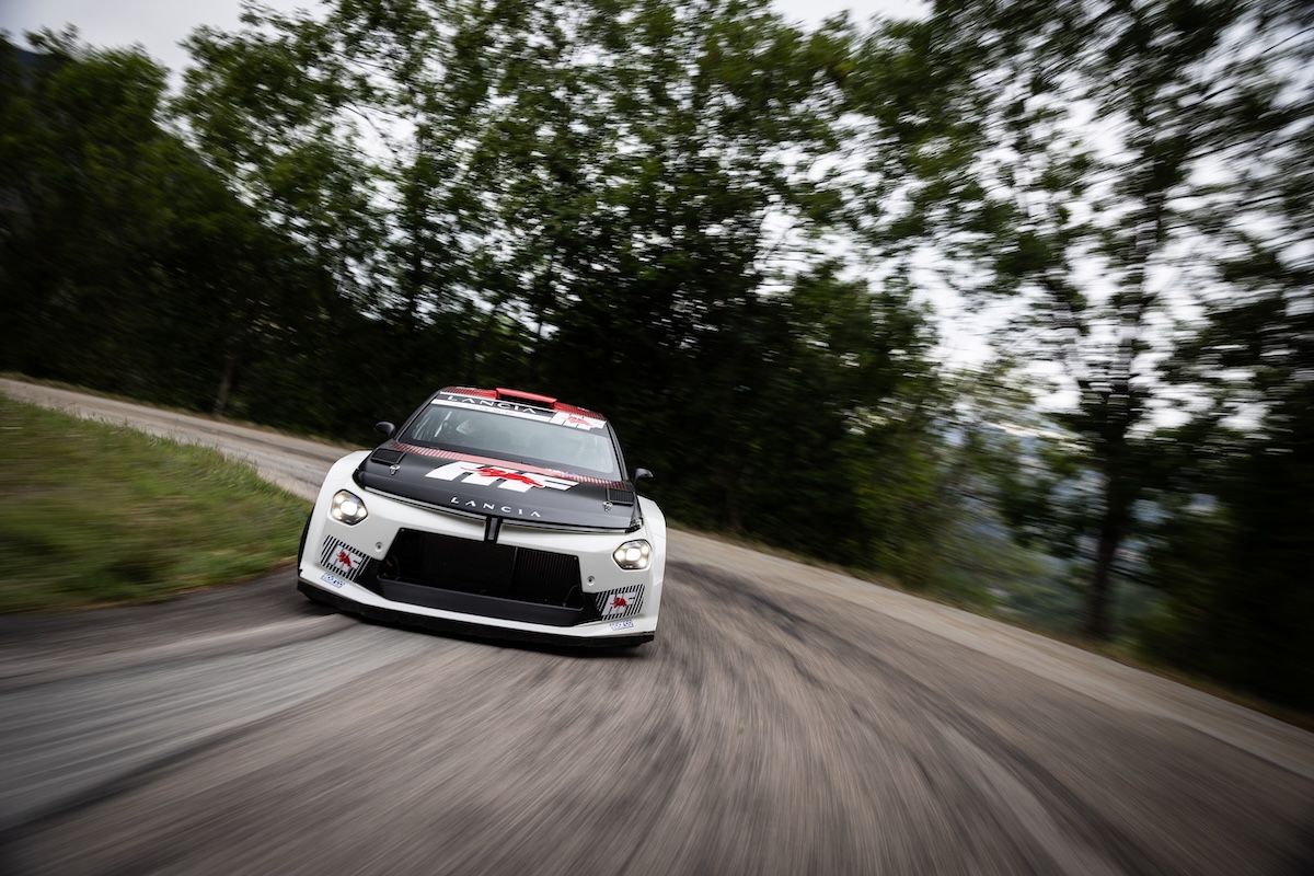 Lancia Rally2 HF Integrale: il mito rinasce con la nuova Ypsilon Lancia Rally2 HF Integrale: il mito rinasce con la nuova Ypsilon