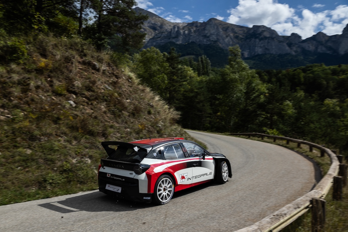Lancia Rally2 HF Integrale: il mito rinasce con la nuova Ypsilon Lancia Rally2 HF Integrale: il mito rinasce con la nuova Ypsilon