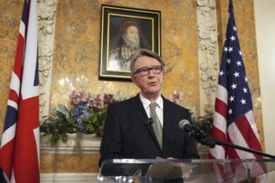 Caso Epstein, nuovo duro colpo per Starmer: Mandelson rimosso dalla poltrona chiave di ambasciatore britannico negli Usa