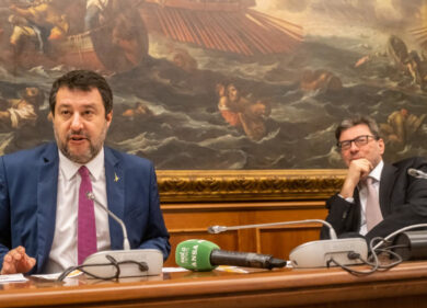 Manovra, Salvini: “Basta bonus sempre agli stessi, rivedere l’Isee”. Giorgetti: “Irpef e rottamazione un obiettivo, se a volte freno è per il bene di tutti”