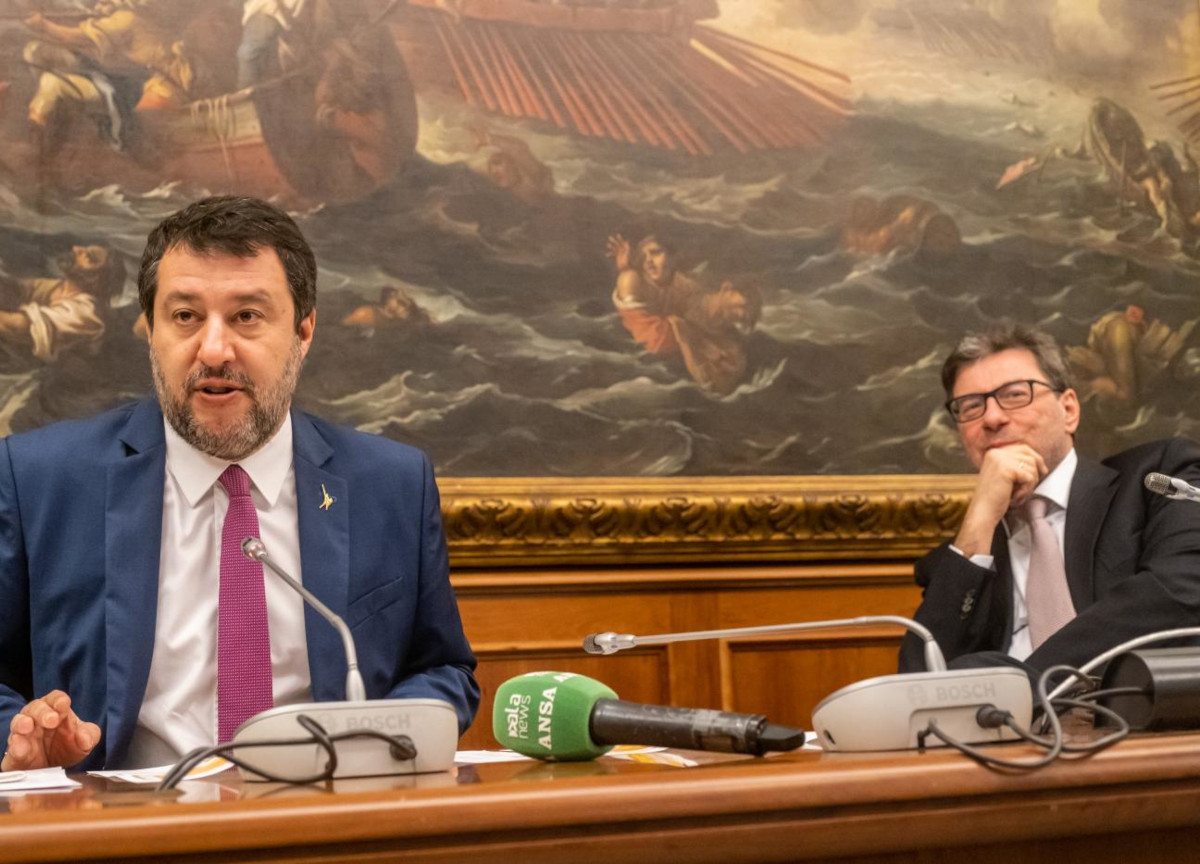 Manovra, Salvini: “Basta bonus sempre agli stessi, rivedere l’Isee”. Giorgetti: “Irpef e rottamazione un obiettivo, se a volte freno è per il bene di tutti” Manovra, Salvini: “Basta bonus sempre agli stessi, rivedere l’Isee”. Giorgetti: “Irpef e rottamazione un obiettivo, se a volte freno è per il bene di tutti”