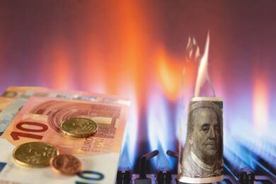 Bollette, costi alle stelle e stangata in vista: ecco perchè il prezzo di elettricità e gas non scenderà (a breve)