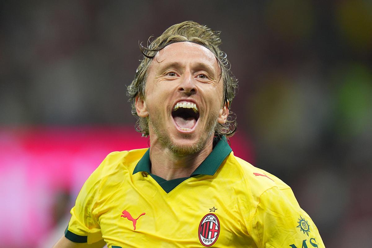 Modric-Milan, rinnovo in bilico: il Real Madrid resta l’ombra che fa tremare i tifosi rossoneri Modric-Milan, rinnovo in bilico: il Real Madrid resta l’ombra che fa tremare i tifosi rossoneri