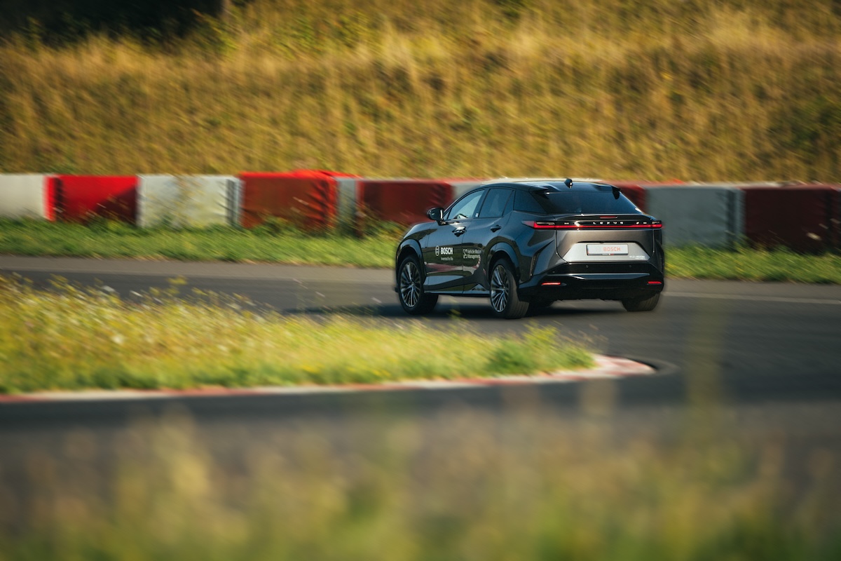 Bosch unisce hardware e software per auto connesse e sicure