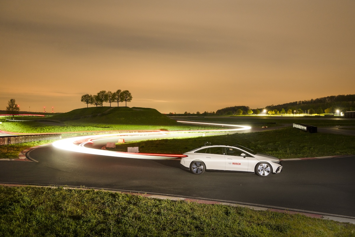 Bosch unisce hardware e software per auto connesse e sicure