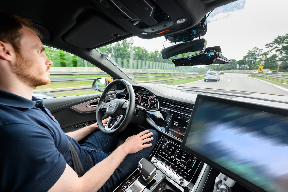 Bosch unisce hardware e software per auto connesse e sicure