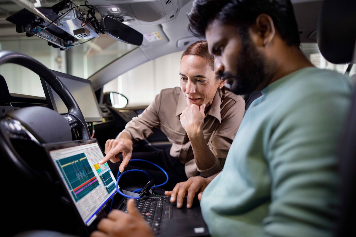 Bosch unisce hardware e software per auto connesse e sicure
