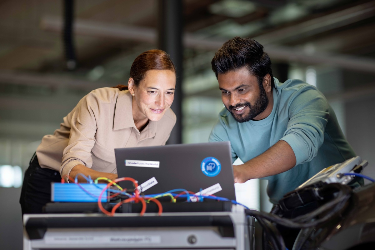 Bosch unisce hardware e software per auto connesse e sicure