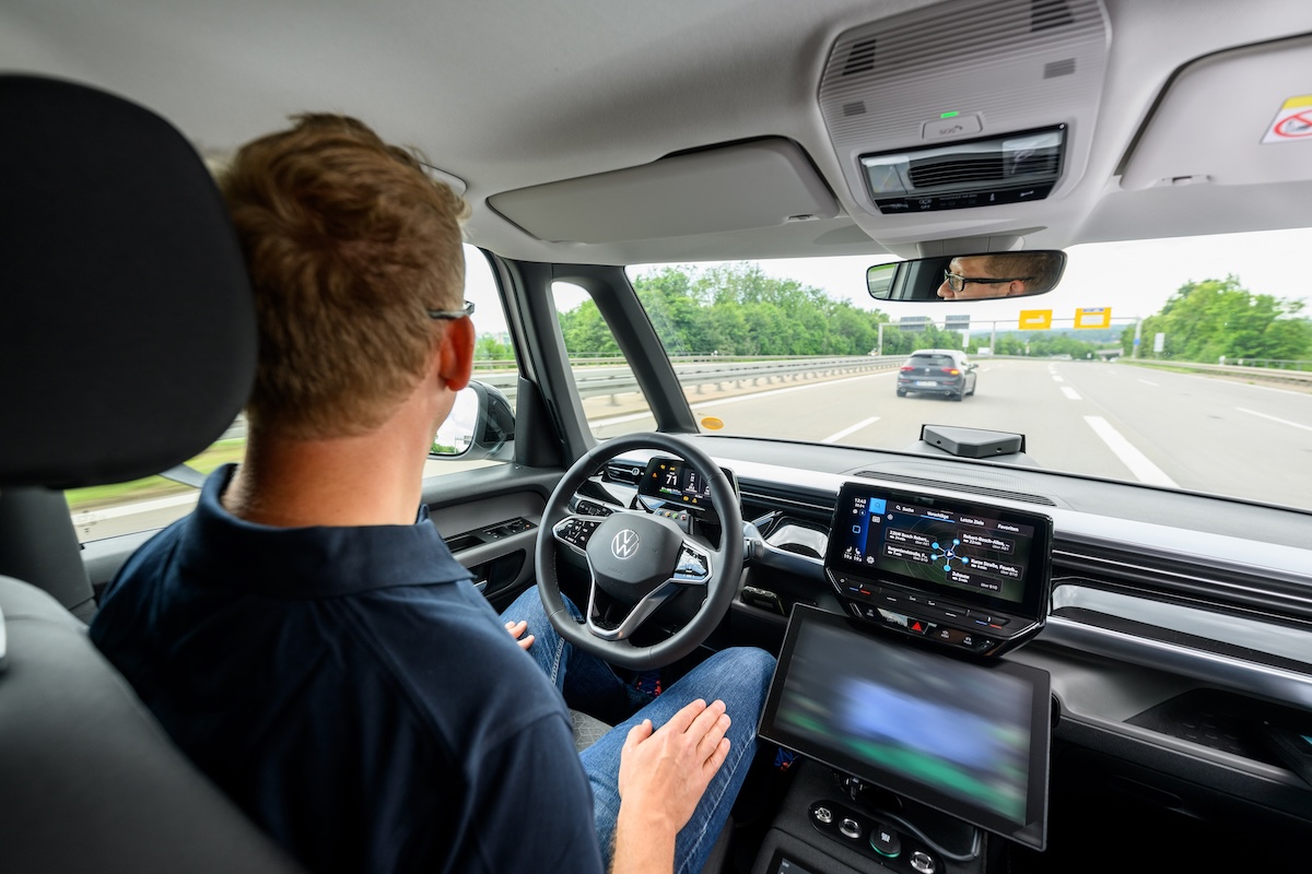 Bosch unisce hardware e software per auto connesse e sicure