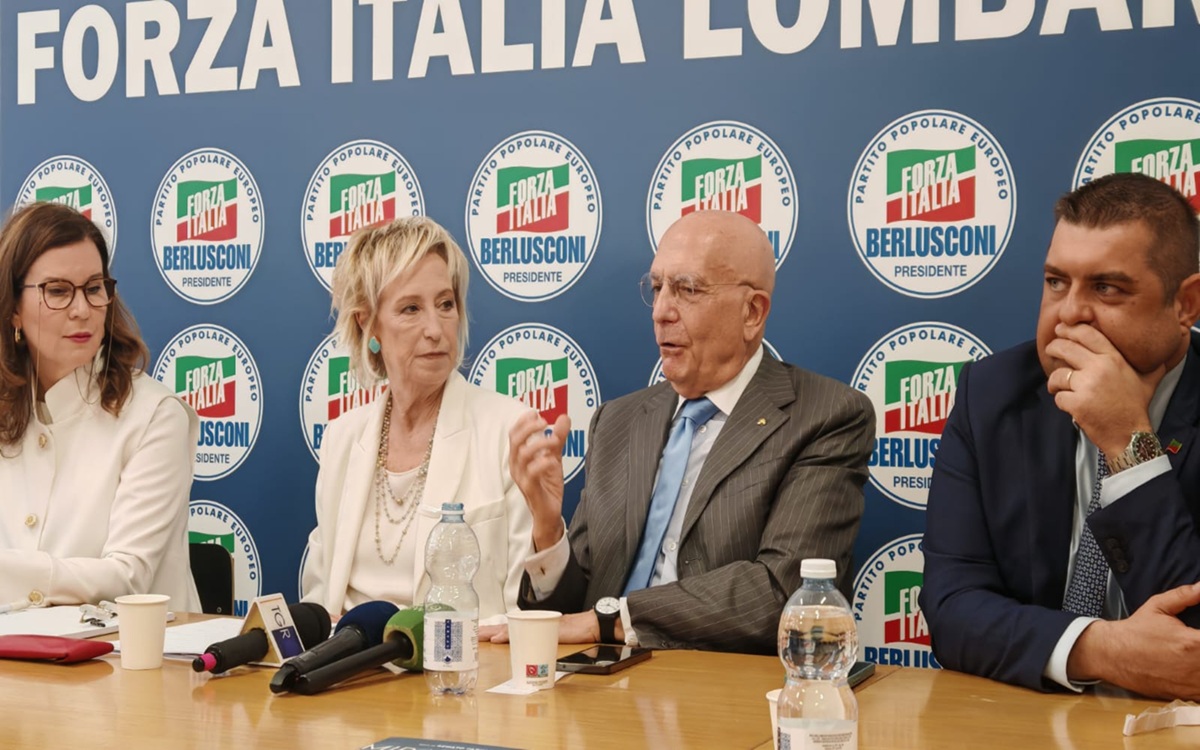 Forza Italia lancia il Patto per Milano: mano tesa al Pd riformista contro i “talebani verdi” Forza Italia lancia il Patto per Milano: mano tesa al Pd riformista contro i “talebani verdi”