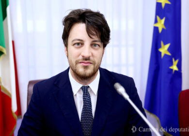 Chi è Alberto Stefani, il leghista pronto per il dopo-Zaia in Veneto. Dal diritto canonico all’impegno per i bambini autistici