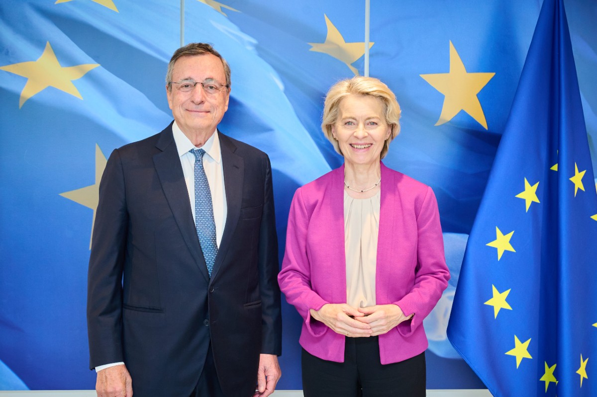Draghi sputa fuoco sull’Europa: “Necessari investimenti per 1.200 miliardi di euro, 800 non bastano più”. La nuova mazzata Draghi sputa fuoco sull’Europa: “Necessari investimenti per 1.200 miliardi di euro, 800 non bastano più”. La nuova mazzata