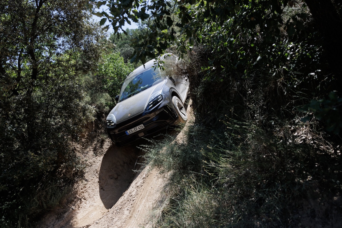Nuova Porsche Cayenne Electric: test digitali, collaudo reale Nuova Porsche Cayenne Electric: test digitali, collaudo reale