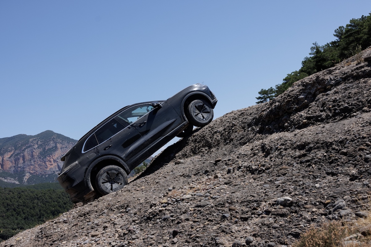 Nuova Porsche Cayenne Electric: test digitali, collaudo reale Nuova Porsche Cayenne Electric: test digitali, collaudo reale