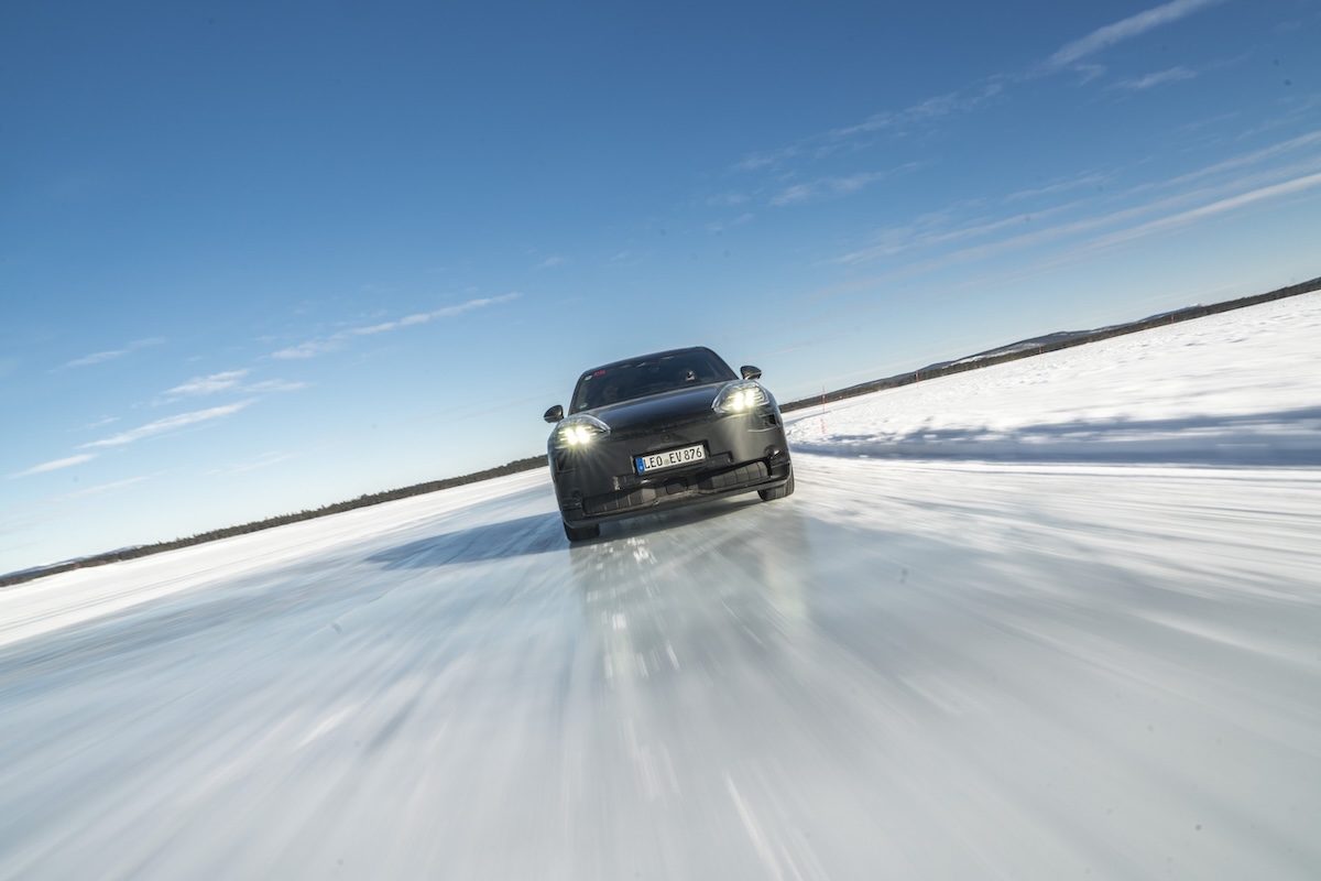 Nuova Porsche Cayenne Electric: test digitali, collaudo reale Nuova Porsche Cayenne Electric: test digitali, collaudo reale