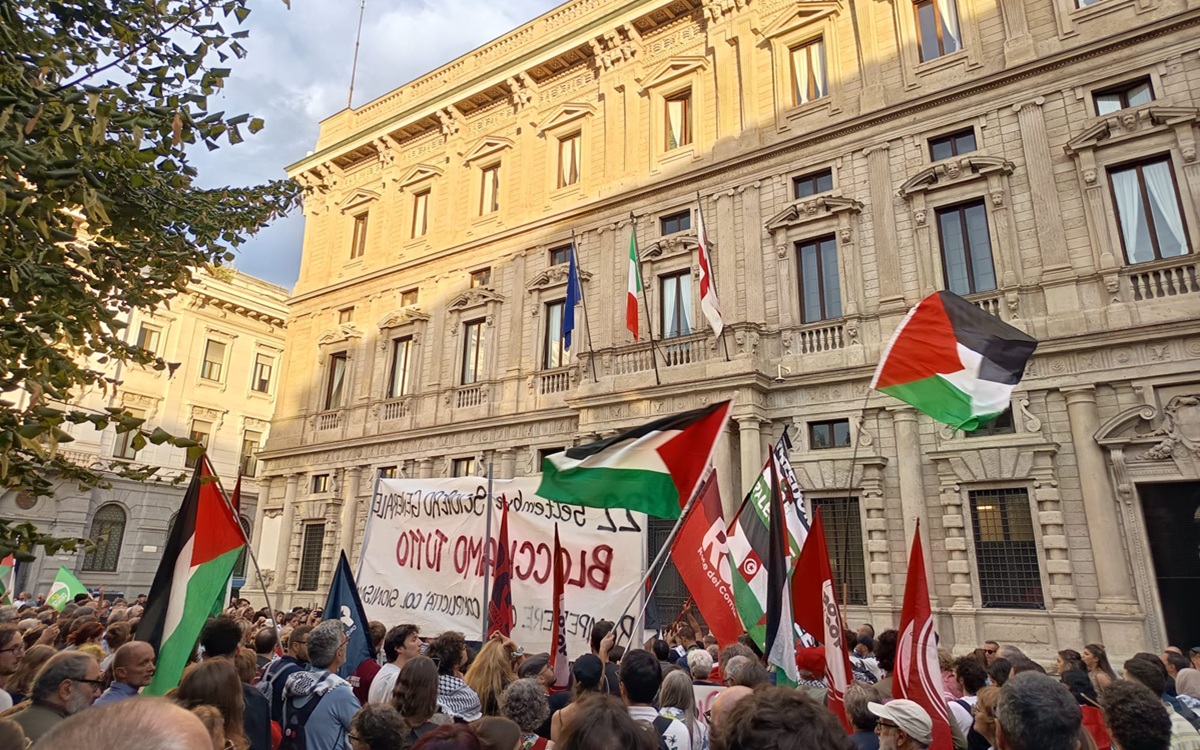 Milano, migliaia al corteo pro-Palestina: tensioni con la Polizia in corso Buenos Aires Milano, migliaia al corteo pro-Palestina: tensioni con la Polizia in corso Buenos Aires