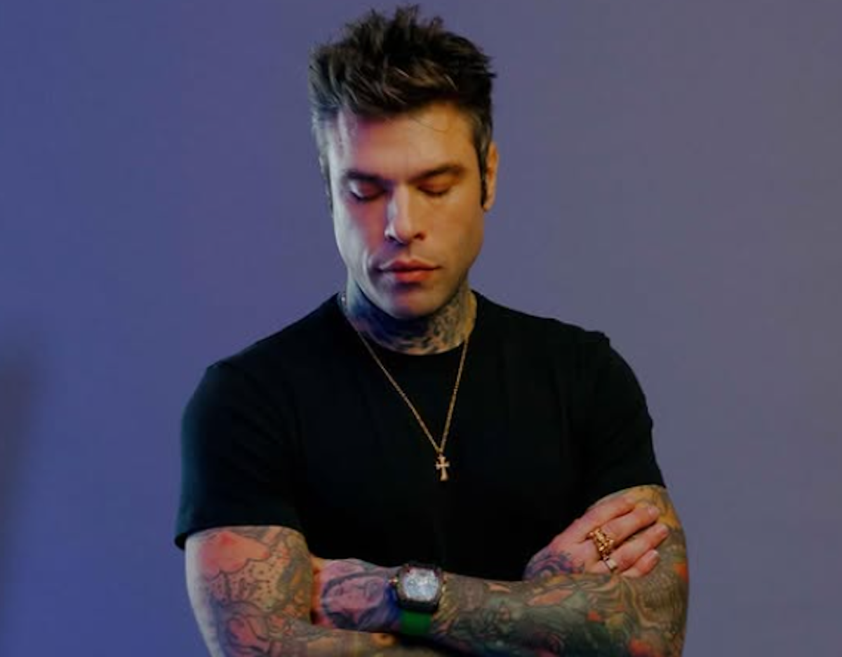 Fedez, canzone anti-Sinner: “Purosangue italiano con l’accento di Hitler”. Poi pure la frecciata a Schlein Fedez, canzone anti-Sinner: “Purosangue italiano con l’accento di Hitler”. Poi pure la frecciata a Schlein