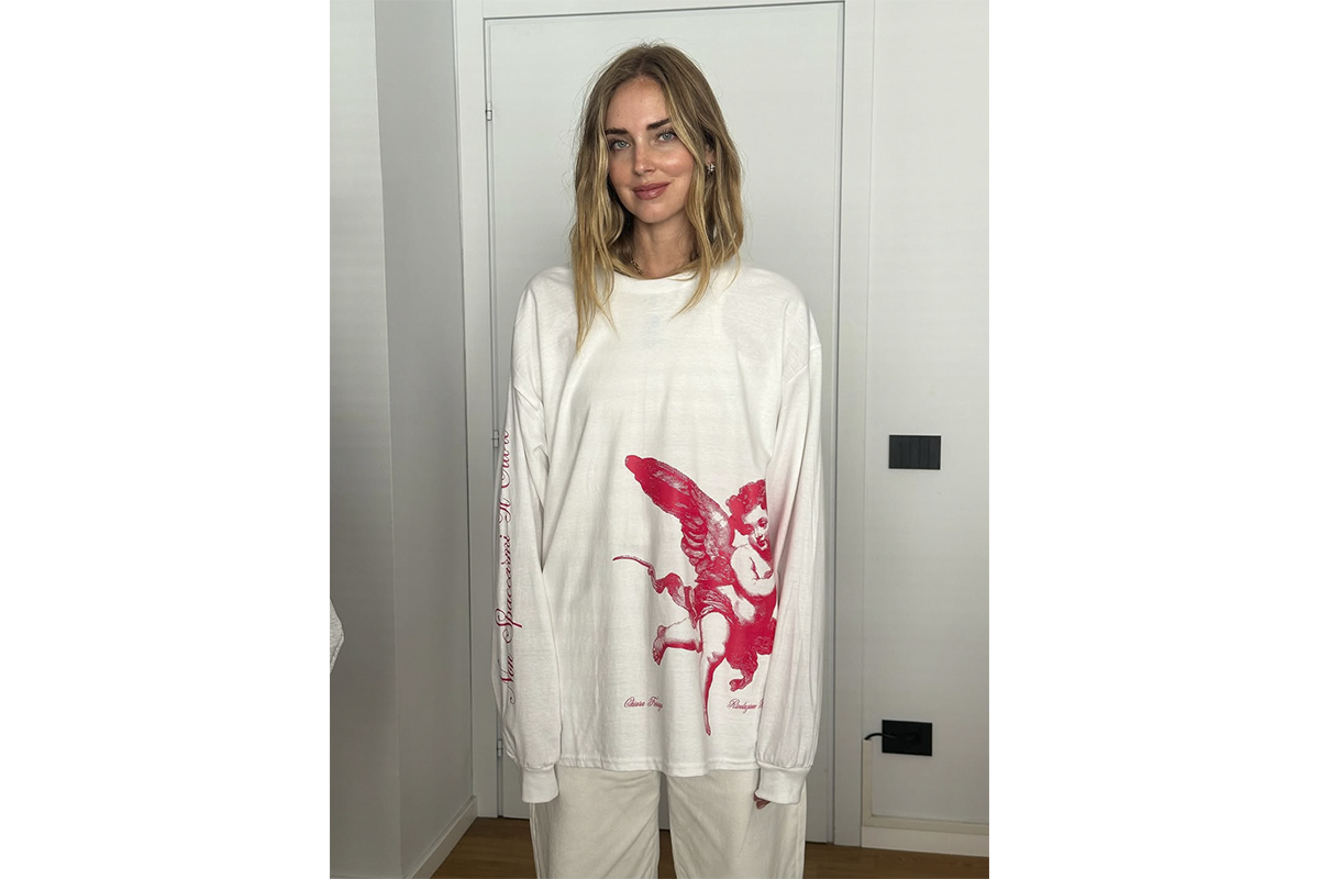 Chiara Ferragni rilancia il suo brand: niente più “occhietto”, addio al rosa e una speciale capsule collection Chiara Ferragni rilancia il suo brand: niente più “occhietto”, addio al rosa e una speciale capsule collection