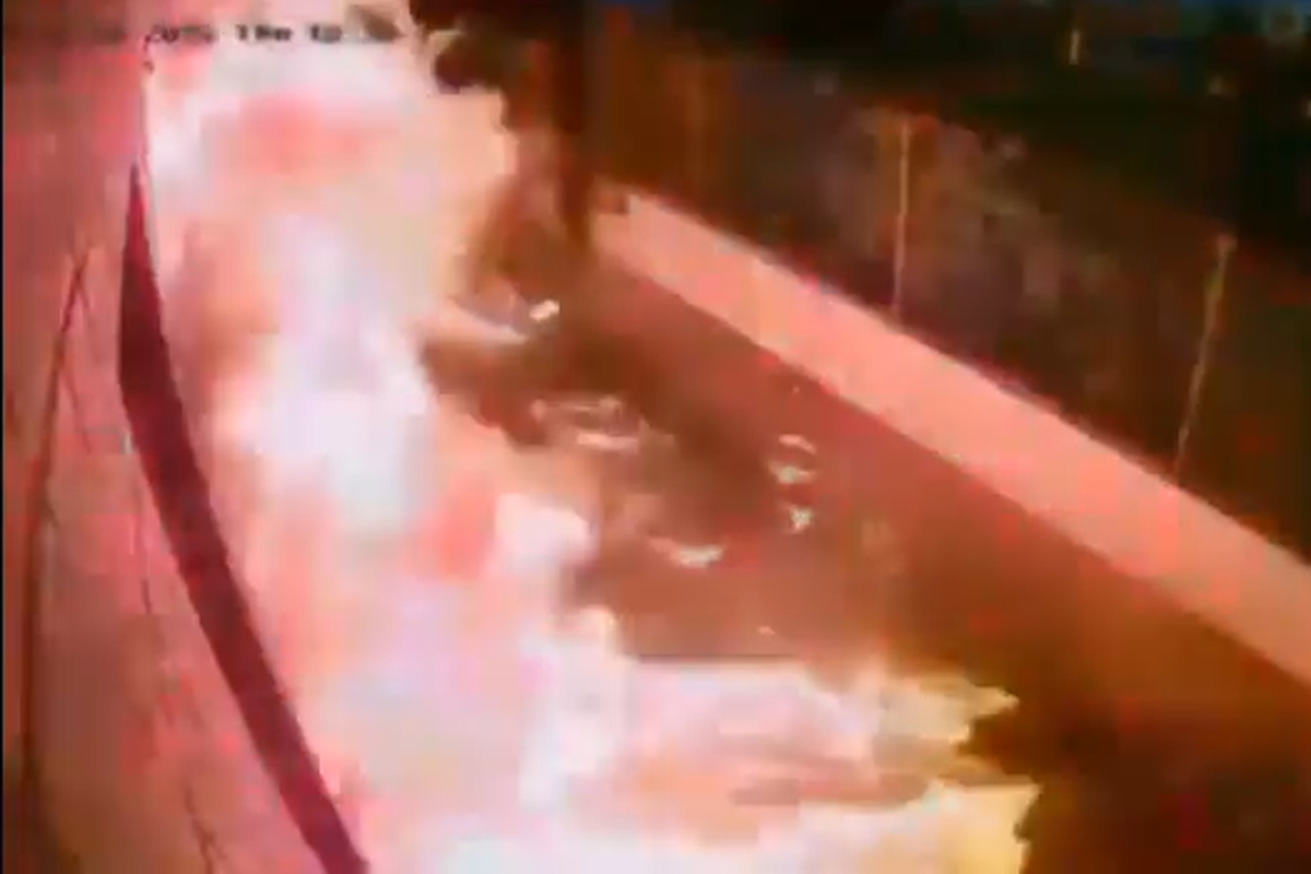 Israele, drone Houthi colpisce hotel a Eilat: il momento dell’esplosione ripreso in video Israele, drone Houthi colpisce hotel a Eilat: il momento dell’esplosione ripreso in video