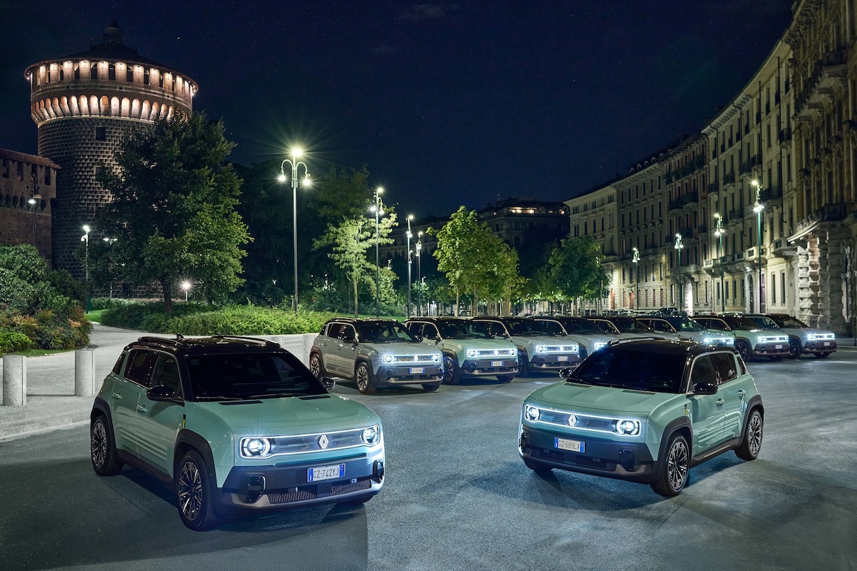 Milano Fashion Week: Brera si accende, arriva la Renault R4 Milano Fashion Week: Brera si accende, arriva la Renault R4