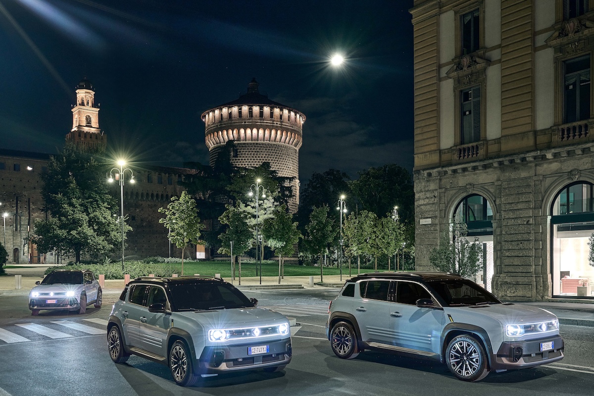 Milano Fashion Week: Brera si accende, arriva la Renault R4 Milano Fashion Week: Brera si accende, arriva la Renault R4