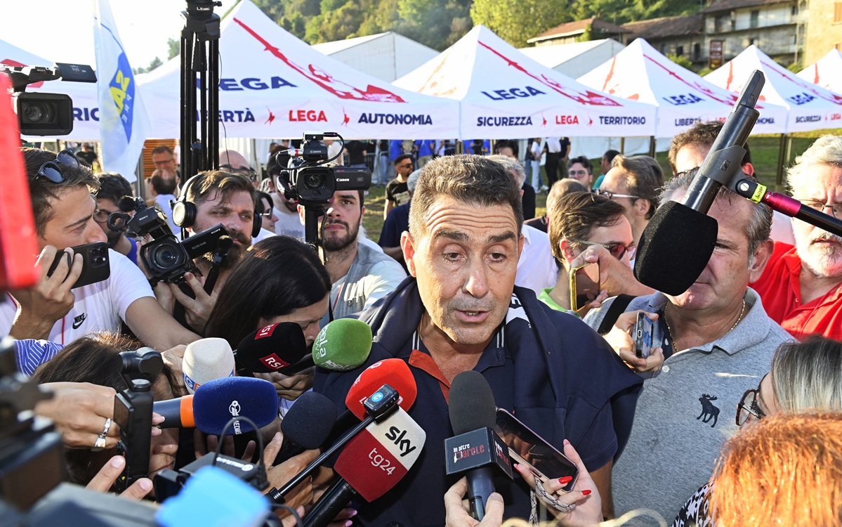 Vannacci a Pontida: “Io vannaccizzo, Fontana… fontanizza. Ma andiamo avanti uniti”. Il reportage Vannacci a Pontida: “Io vannaccizzo, Fontana… fontanizza. Ma andiamo avanti uniti”. Il reportage