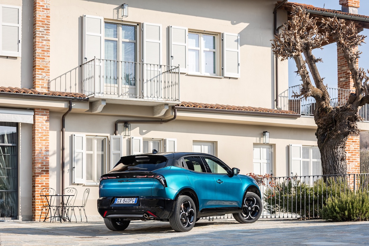 Alfa Romeo Junior MY26: ibrida Q4, elettrica e allestimenti su misura