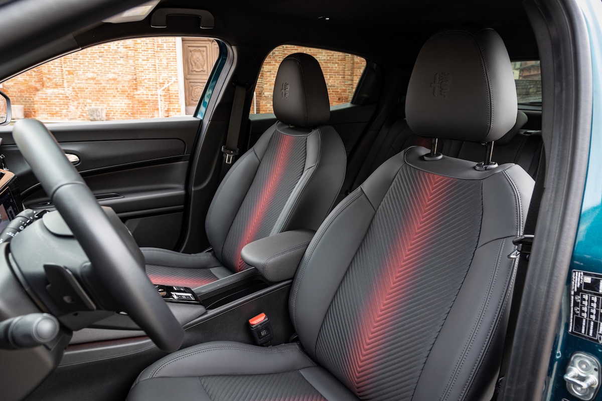 Alfa Romeo Junior MY26: ibrida Q4, elettrica e allestimenti su misura