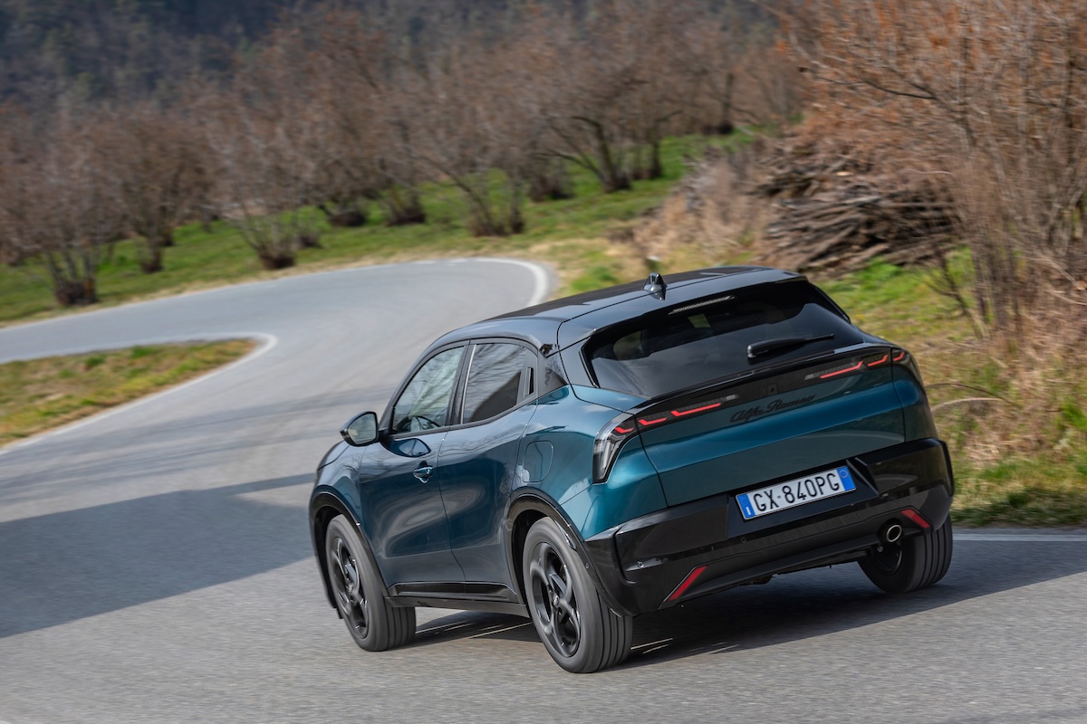 Alfa Romeo Junior MY26: ibrida Q4, elettrica e allestimenti su misura