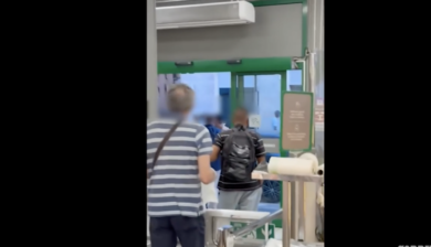 Brescia, vigilantes del supermercato pestato dai ragazzini che ha allontanato. VIDEO