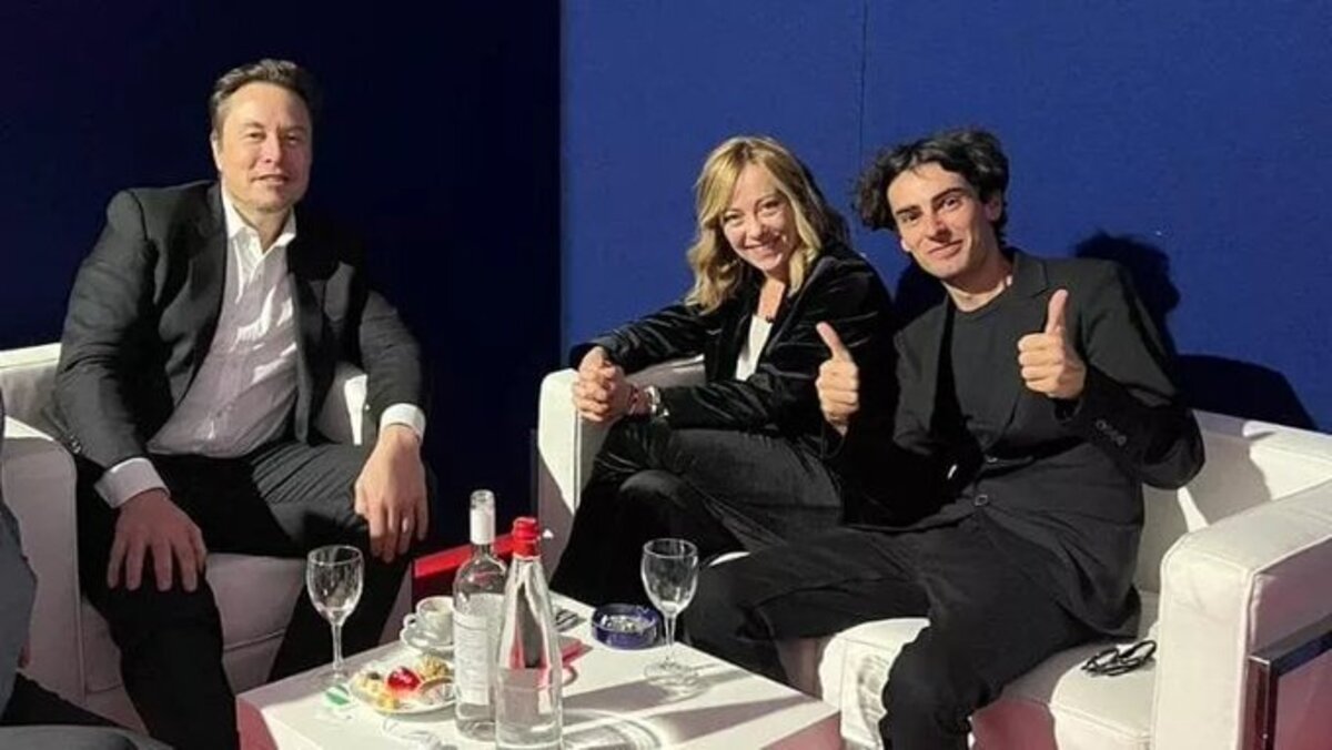 Difesa, Palazzo Chigi verso l’accordo con Elon Musk? Il suo responsabile in Italia ne è sicuro: “Non ci sono alternative” Difesa, Palazzo Chigi verso l’accordo con Elon Musk? Il suo responsabile in Italia ne è sicuro: “Non ci sono alternative”