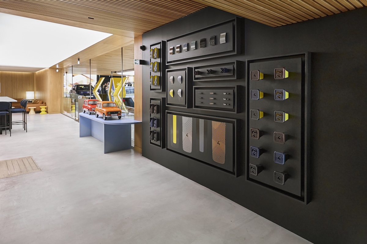 Renault apre “the carwalk” sugli Champs-Élysées: nasce l’hub pop