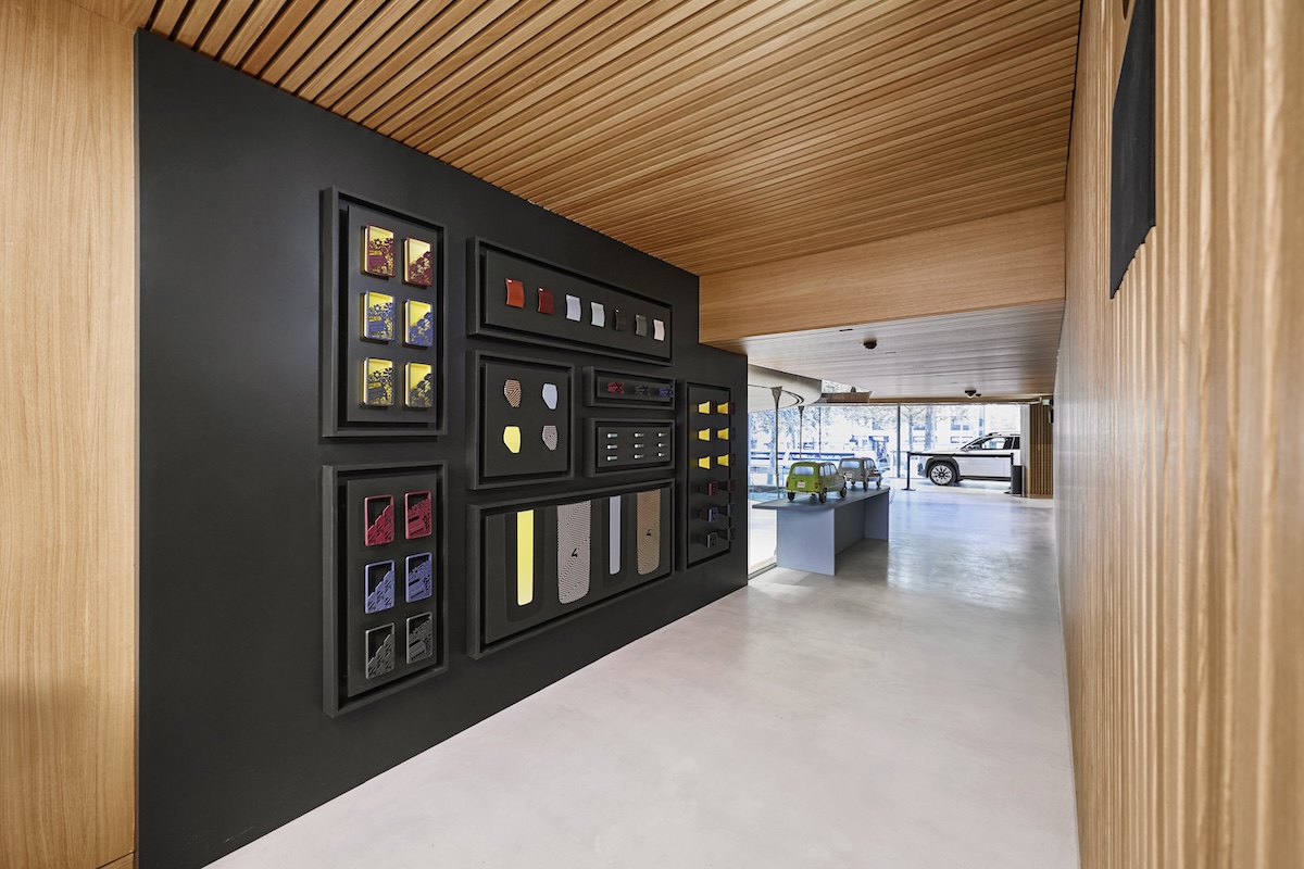 Renault apre “the carwalk” sugli Champs-Élysées: nasce l’hub pop