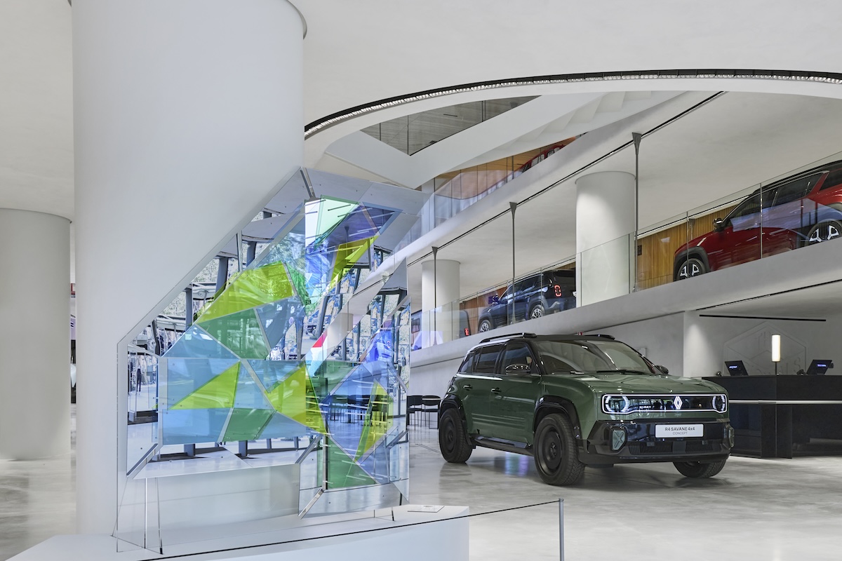 Renault apre “the carwalk” sugli Champs-Élysées: nasce l’hub pop