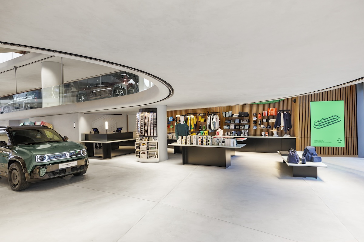 Renault apre “the carwalk” sugli Champs-Élysées: nasce l’hub pop