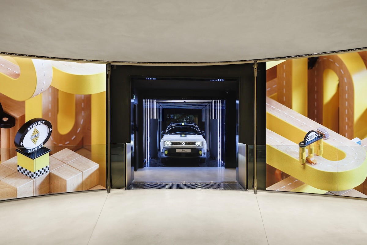 Renault apre “the carwalk” sugli Champs-Élysées: nasce l’hub pop