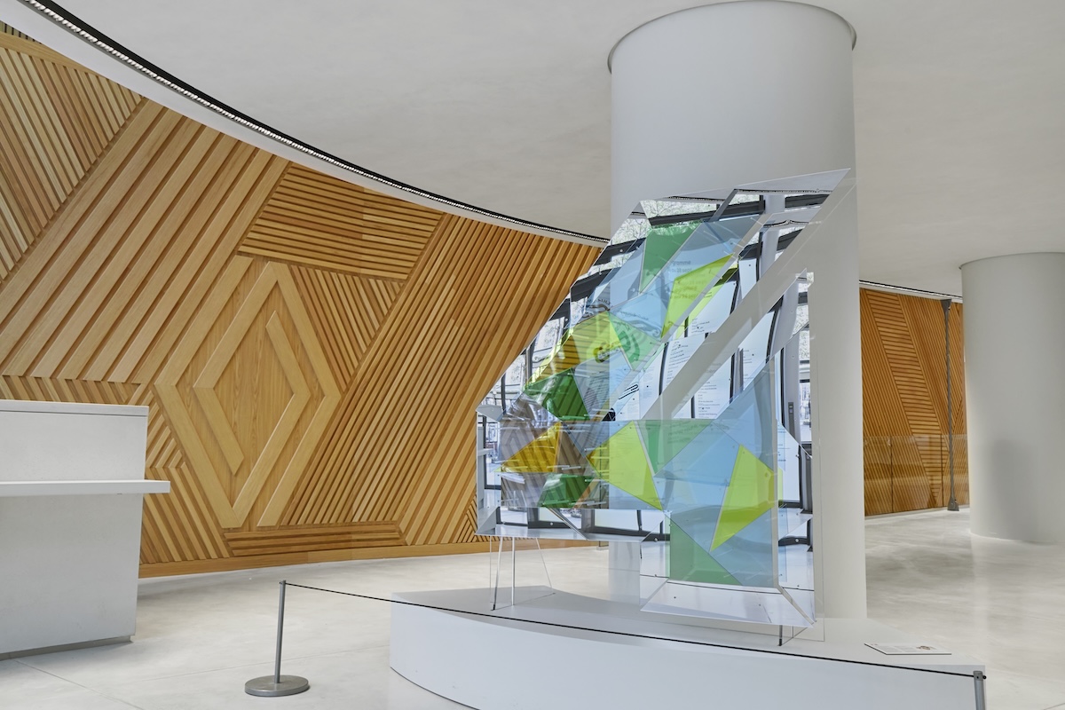 Renault apre “the carwalk” sugli Champs-Élysées: nasce l’hub pop