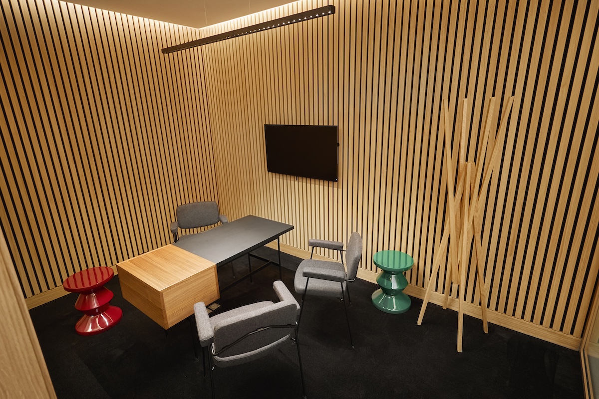 Renault apre “the carwalk” sugli Champs-Élysées: nasce l’hub pop