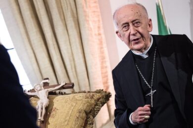 Paura per il cardinale Ruini, l’ex capo della Cei ricoverato al Gemelli per un blocco renale
